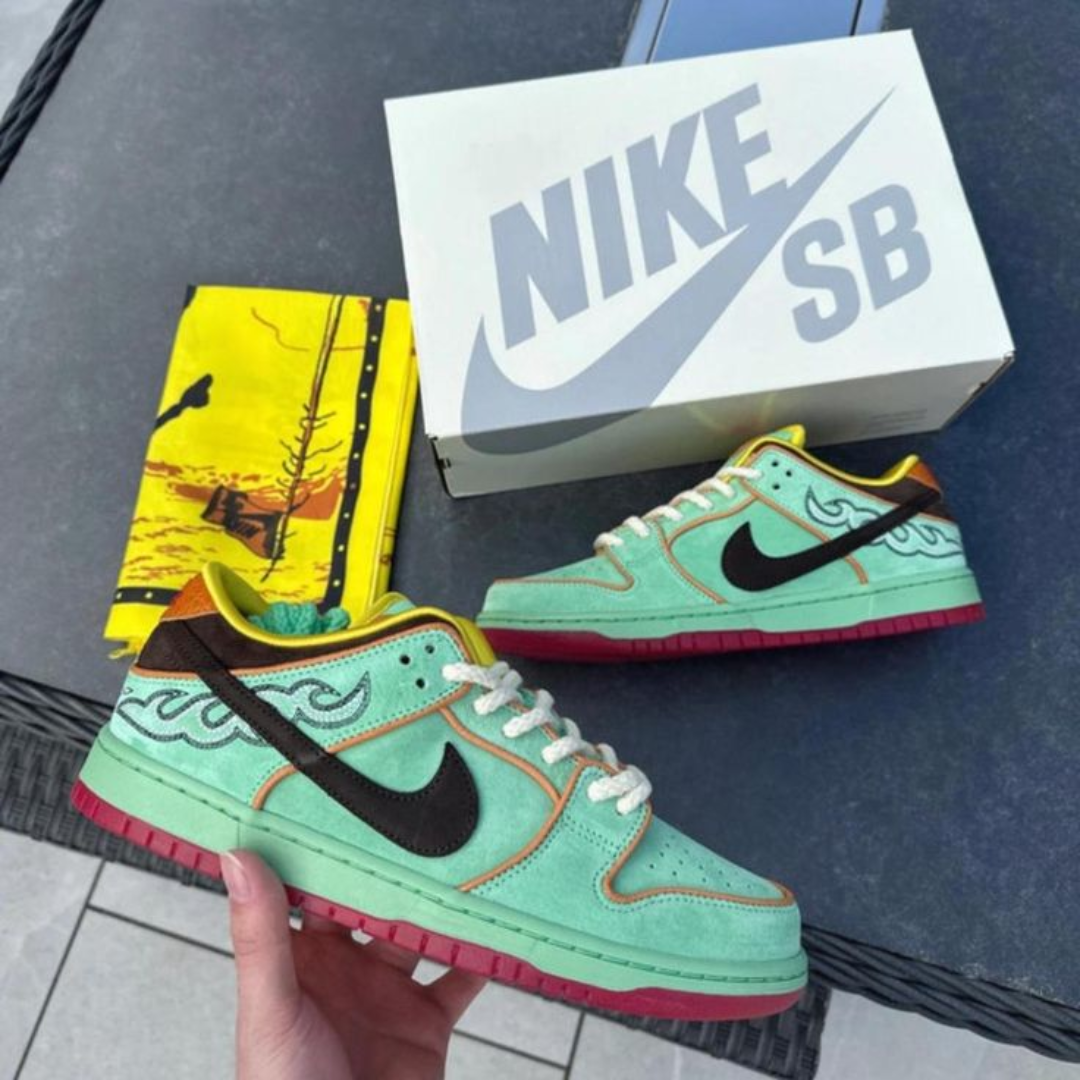 Nike SB Dunk Low Rode Tourmaline Sneaker