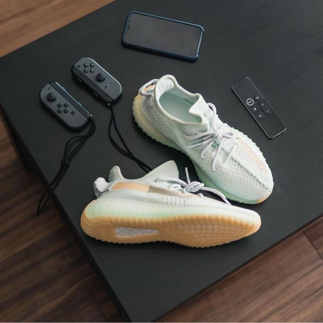 Yeezy Boost 350 V2 Hyperspace