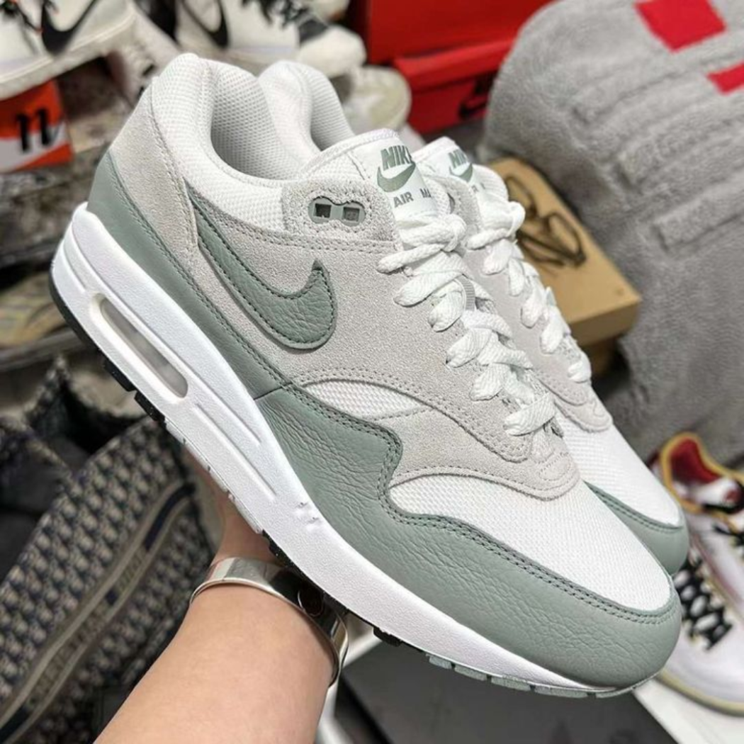 Nike Air Max 1 Mica Green.