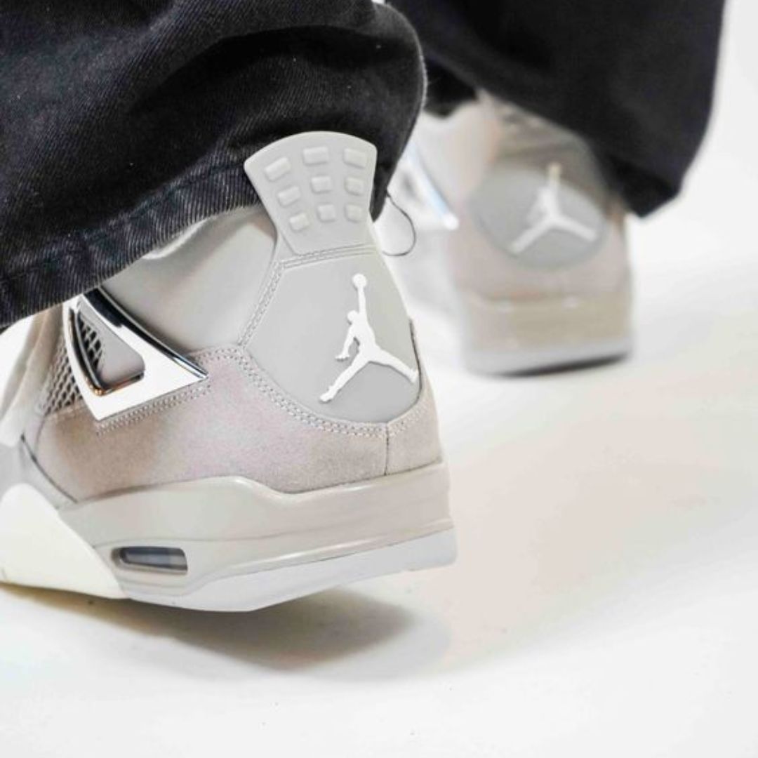 Air Jordan 4 Frozen Moments (W)