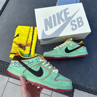 Nike SB Dunk Low Rode Tourmaline Sneaker