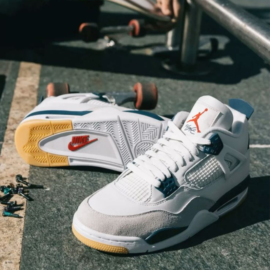 Air Jordan 4 SB Navy Sneakers