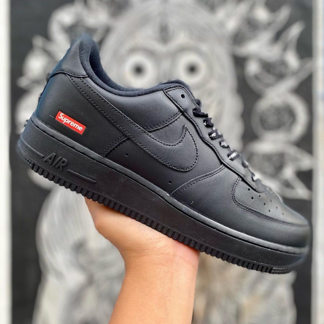 Nike Air Force 1 Supreme Schwarz Premiergrails