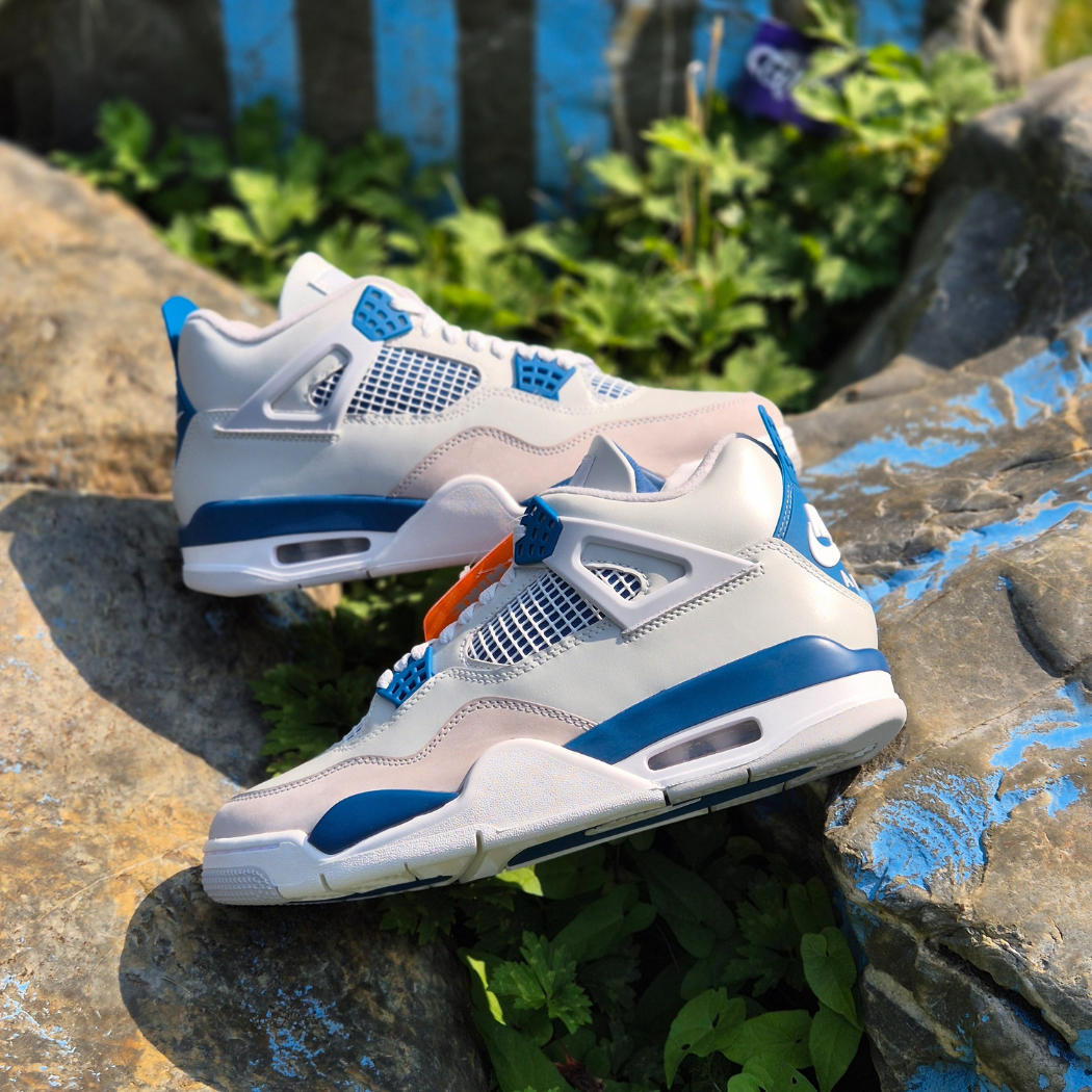 AirJordan4MilitaryBlue2