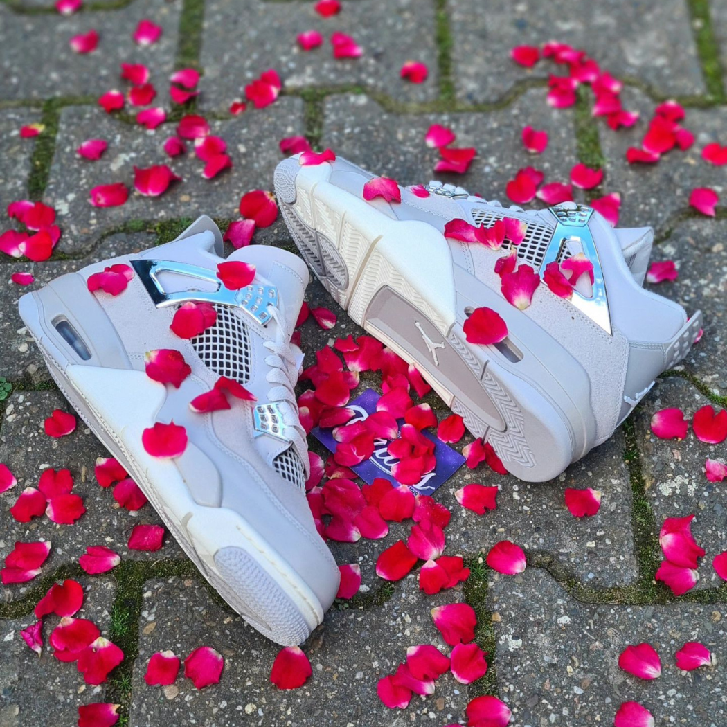Air Jordan 4 Frozen Moments (W).