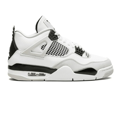Air Jordan 4 Military Black.