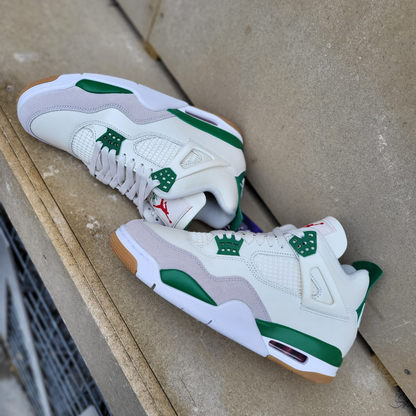Air Jordan 4 SB Pine Green.