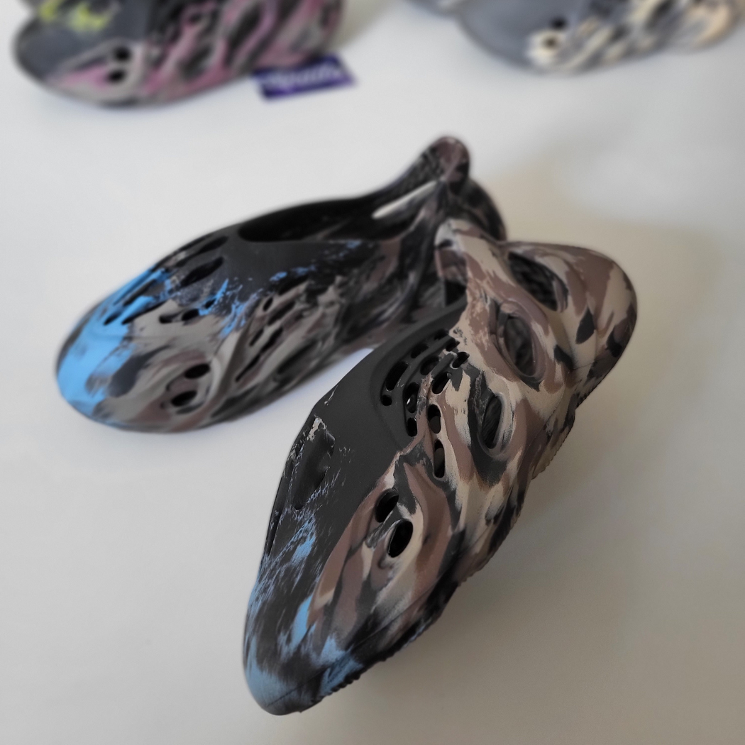 Yeezy Foam Runner MX Cinder.