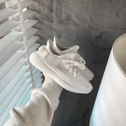 Yeezy Boost 350 V2 Bone.