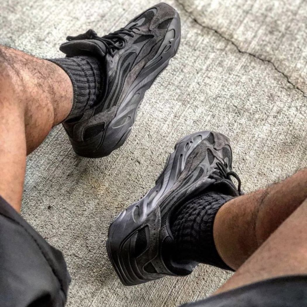 Yeezy Boost 700 V2 Vanta.