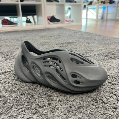 Yeezy Foam Runner Carbon.
