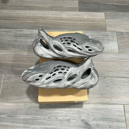 Yeezy Foam Runner MX Granite