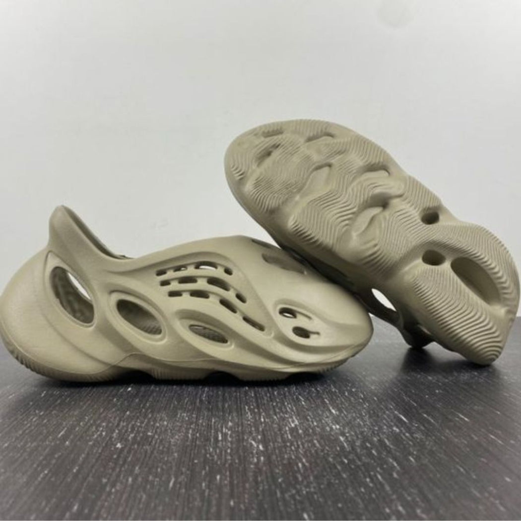 Yeezy Foam Runner Stone Salt.