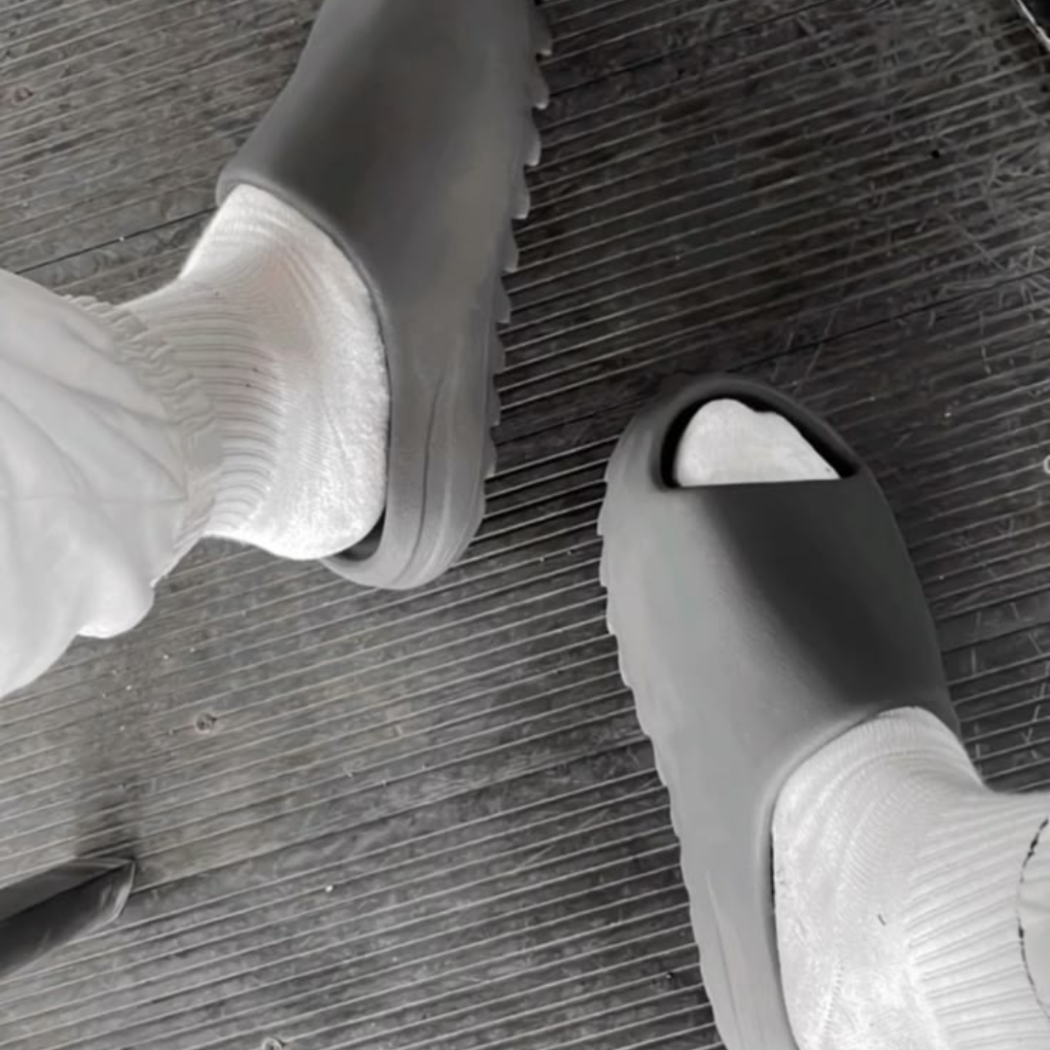 Yeezy Slide Granite - Premiergrails