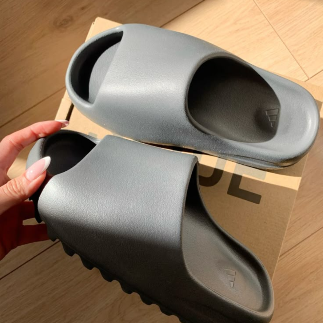 Yeezy Slide Granite - Premiergrails