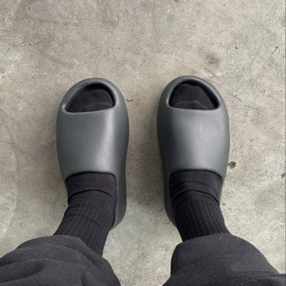 Yeezy Slide Onyx.